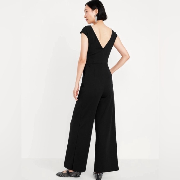 NWT! Old Navy Black Ponte-Knit Jumpsuit - Multiple Sizes 🤎 - Picture 3 of 13